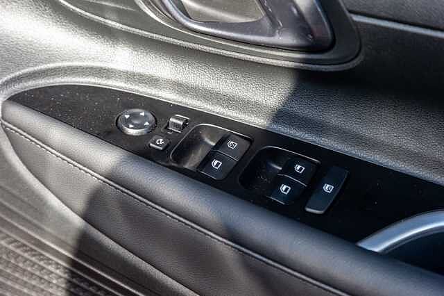 Hyundai Bayon Hatchback 1.0 TGDi Premium 5dr