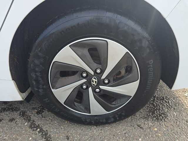 Hyundai IONIQ 1.6 GDi Hybrid Premium 5dr DCT