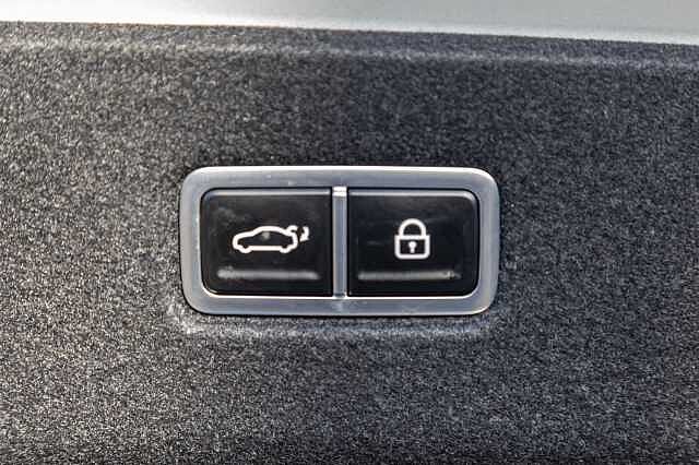 Hyundai IONIQ 6 E (228ps) Premium 77kWh (Single Motor) RWD