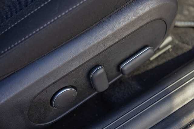 Hyundai IONIQ 6 E (228ps) Premium 77kWh (Single Motor) RWD