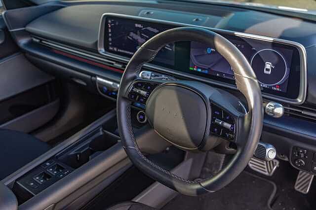 Hyundai IONIQ 6 E (228ps) Premium 77kWh (Single Motor) RWD