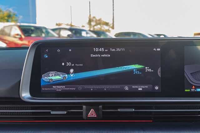 Hyundai IONIQ 6 E (228ps) Premium 77kWh (Single Motor) RWD