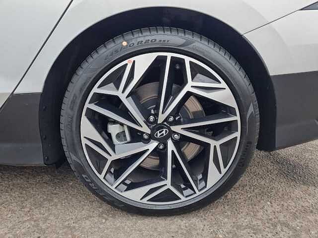 Hyundai IONIQ 6 E (228ps) Premium 77kWh (Single Motor) RWD