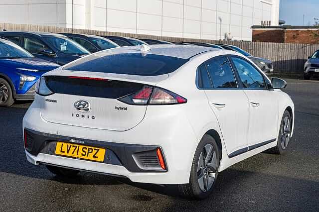 Hyundai IONIQ 1.6 GDi Hybrid Premium SE 5dr DCT White