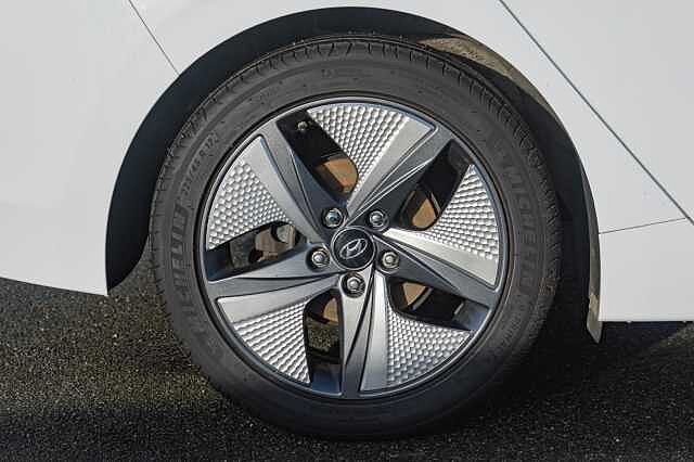 Hyundai IONIQ 1.6 GDi Hybrid Premium SE 5dr DCT White