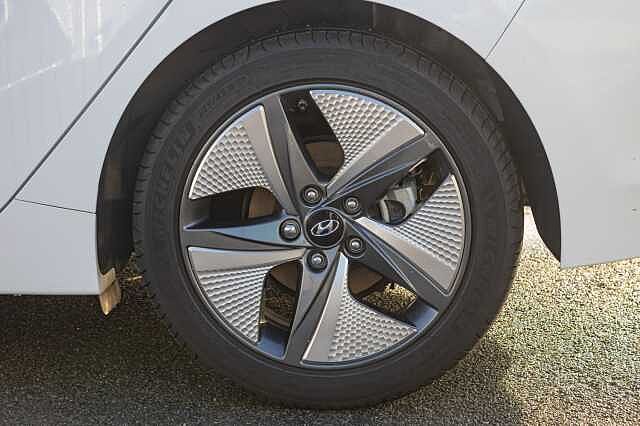 Hyundai IONIQ 1.6 GDi Hybrid Premium SE 5dr DCT White