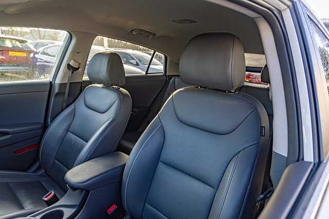 Hyundai IONIQ 1.6 GDi Hybrid Premium SE 5dr DCT White