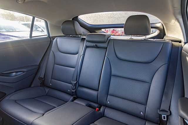 Hyundai IONIQ 1.6 GDi Hybrid Premium SE 5dr DCT White