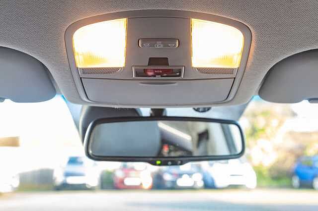 Hyundai IONIQ 1.6 GDi Hybrid Premium SE 5dr DCT White