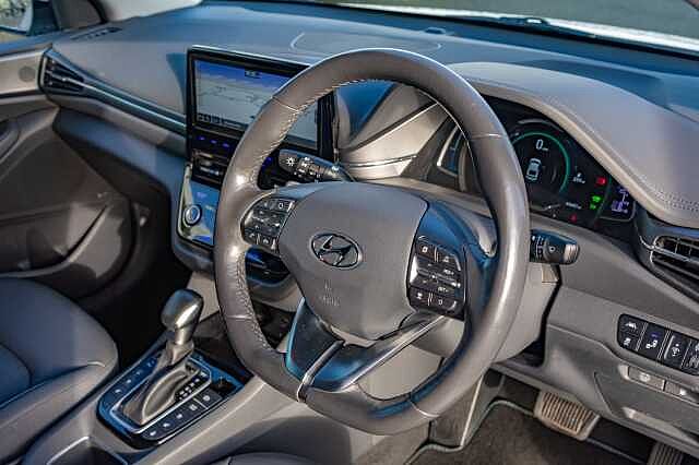 Hyundai IONIQ 1.6 GDi Hybrid Premium SE 5dr DCT White