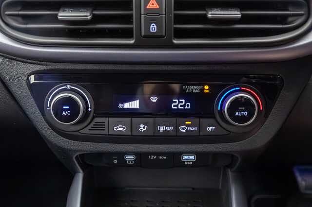 Hyundai i10 1.2 [79] Premium 5dr Auto [Nav]