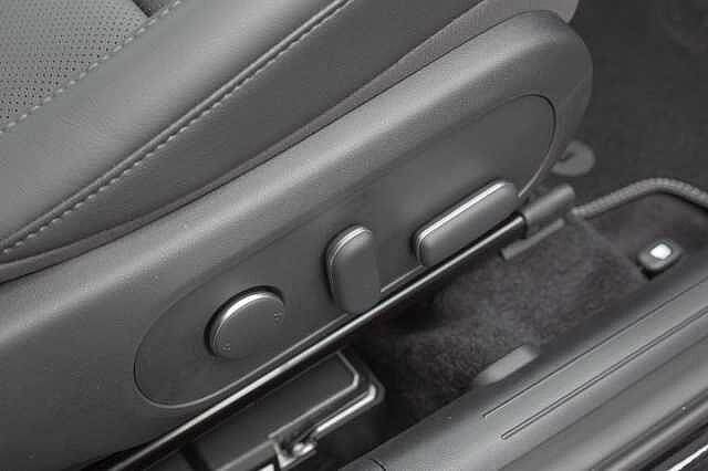 Hyundai KONA 1.6 Hybrid 129 Ultimate 5dr DCT Abyss Black