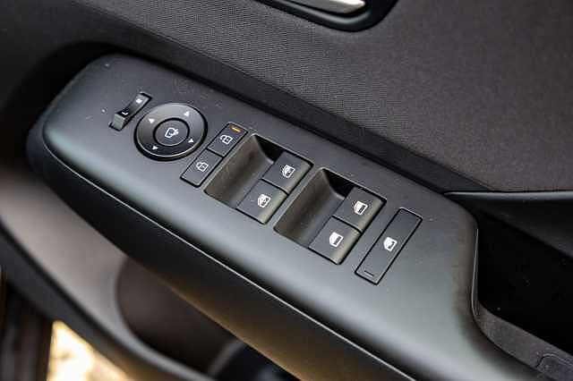 Hyundai KONA 1.6T 138 Advance 5dr