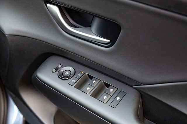 Hyundai KONA 1.6T 138 Ultimate 5dr DCT Meta BLUE