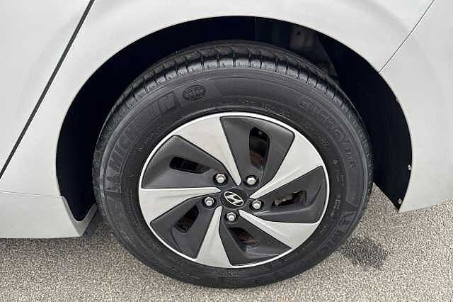 Hyundai IONIQ 1.6 GDi Hybrid Premium 5dr DCT