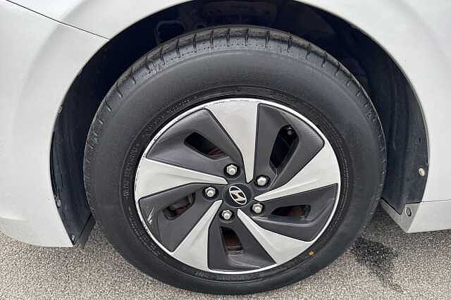 Hyundai IONIQ 1.6 GDi Hybrid Premium 5dr DCT