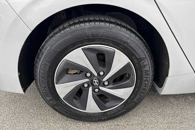 Hyundai IONIQ 1.6 GDi Hybrid Premium 5dr DCT