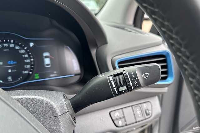 Hyundai IONIQ 1.6 GDi Hybrid Premium 5dr DCT