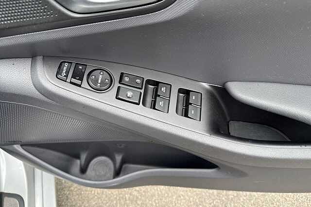 Hyundai IONIQ 1.6 GDi Hybrid Premium 5dr DCT
