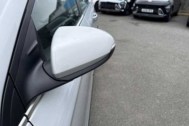 Hyundai IONIQ 1.6 GDi Hybrid Premium 5dr DCT