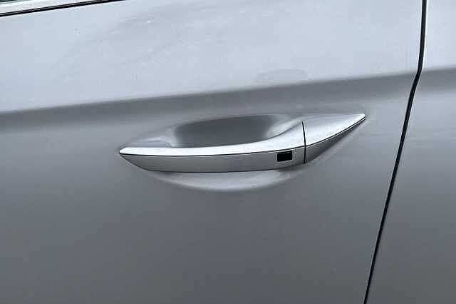 Hyundai IONIQ 1.6 GDi Hybrid Premium 5dr DCT