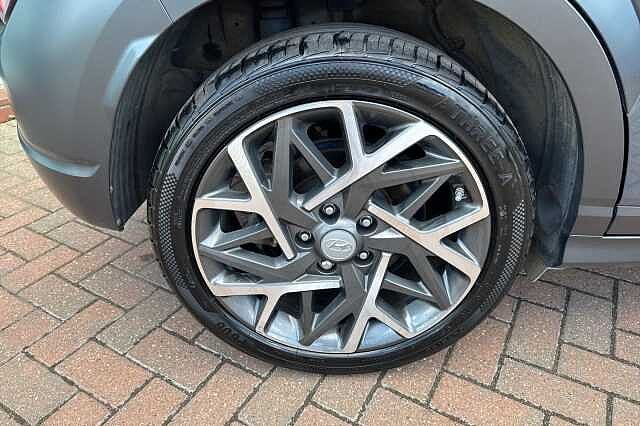 Hyundai KONA 1.6 GDi Hybrid Premium 5dr DCT Ecotronic Grey
